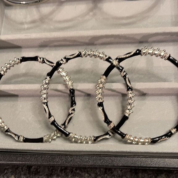 11 piece lot black and sparkly bracelets - Picture 2 of 7